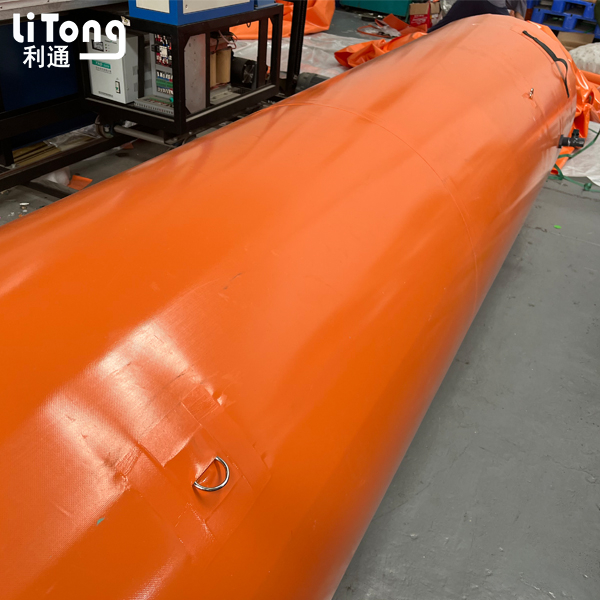 Orange A Long Lightweight Flexible Temporary Flood Barrier Quick Deploy Infatable Flood Barrier Supply in China