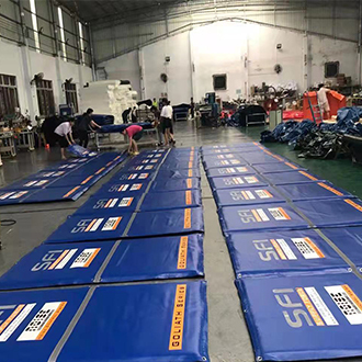 Workers produce printed waterproof sound insulation blankets