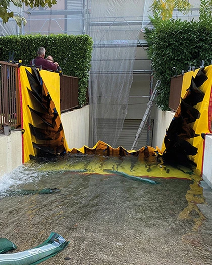 Flexible water‑filled flood barrier used for river channel flood control